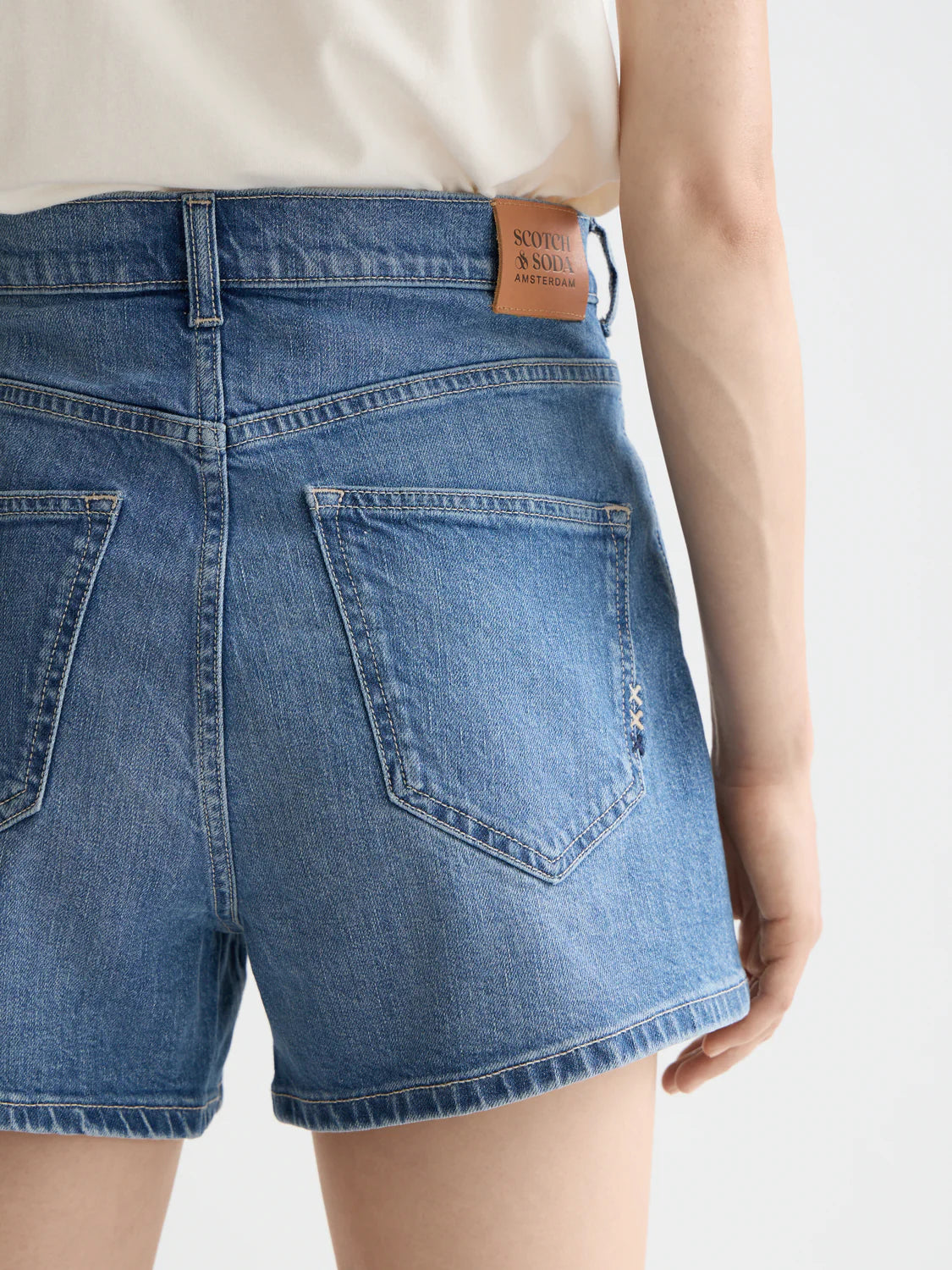 ESSENTIALS THE RAY DENIM SHORT | SCOTCH & SODA