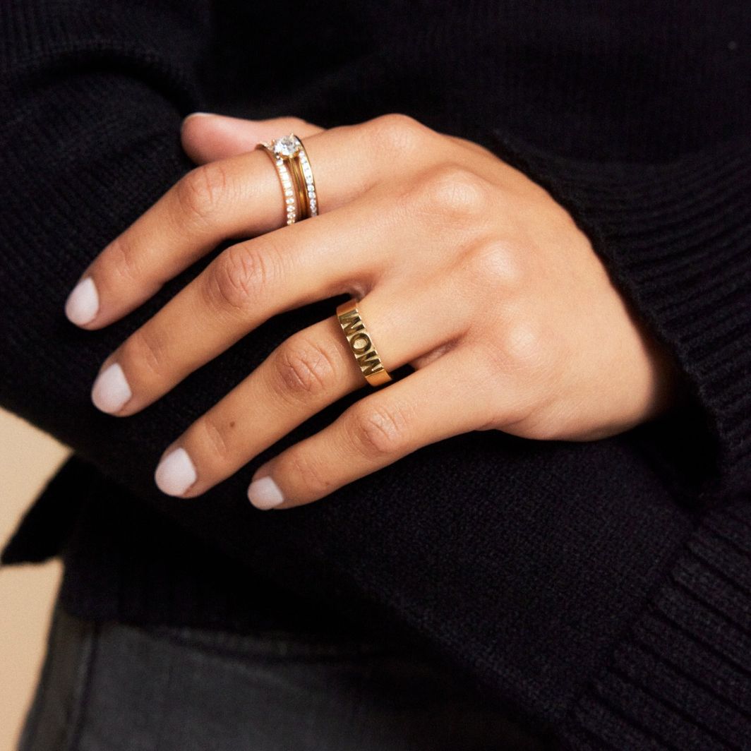 SIGNET RING MOM GOLD | EDBLAD
