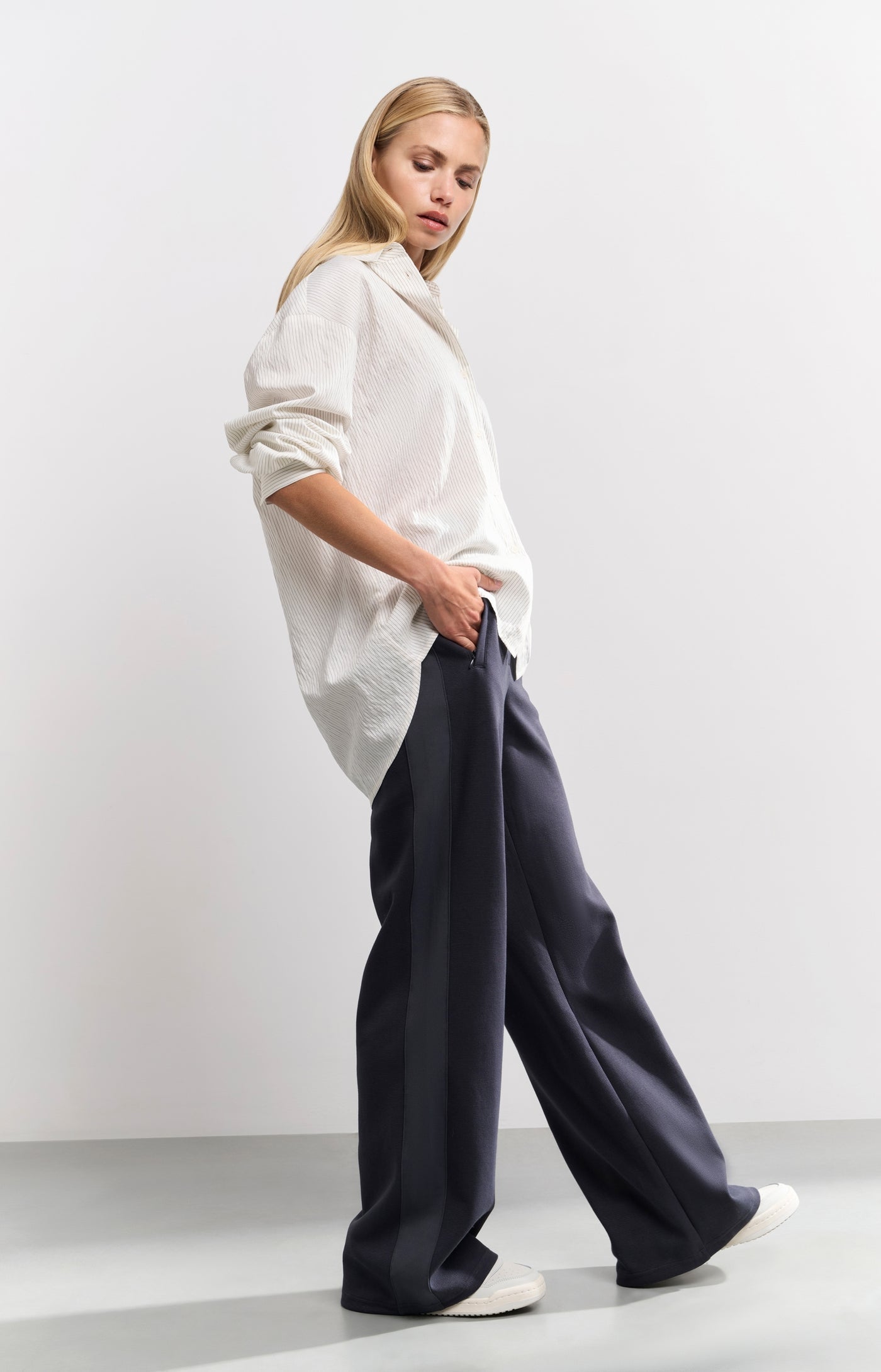 BROEK MET WIJDE PIJPEN EN HOGE TAILLE PHANTOM | YAYA