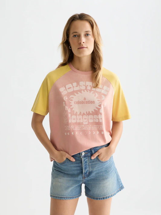 RAGLAN ARTWORK LOOSE T-SHIRT CANYON CLAY | SCOTCH & SODA