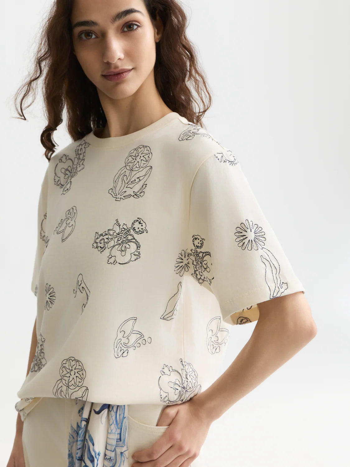 EMBROIDERED LOOSE T-SHIRT | SCOTCH & SODA