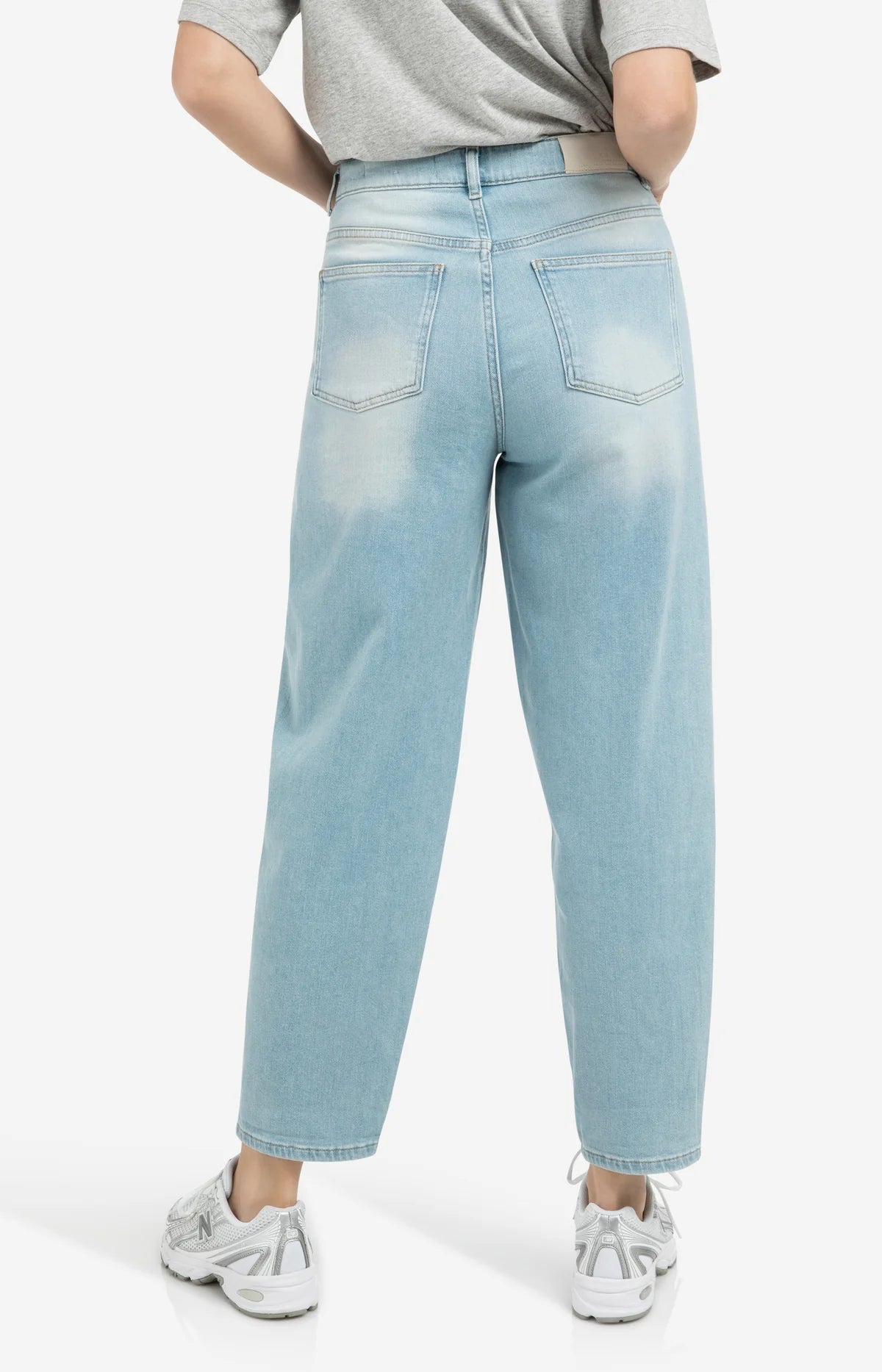 BARREL JEANS MET LICHTE WASSING | YAYA