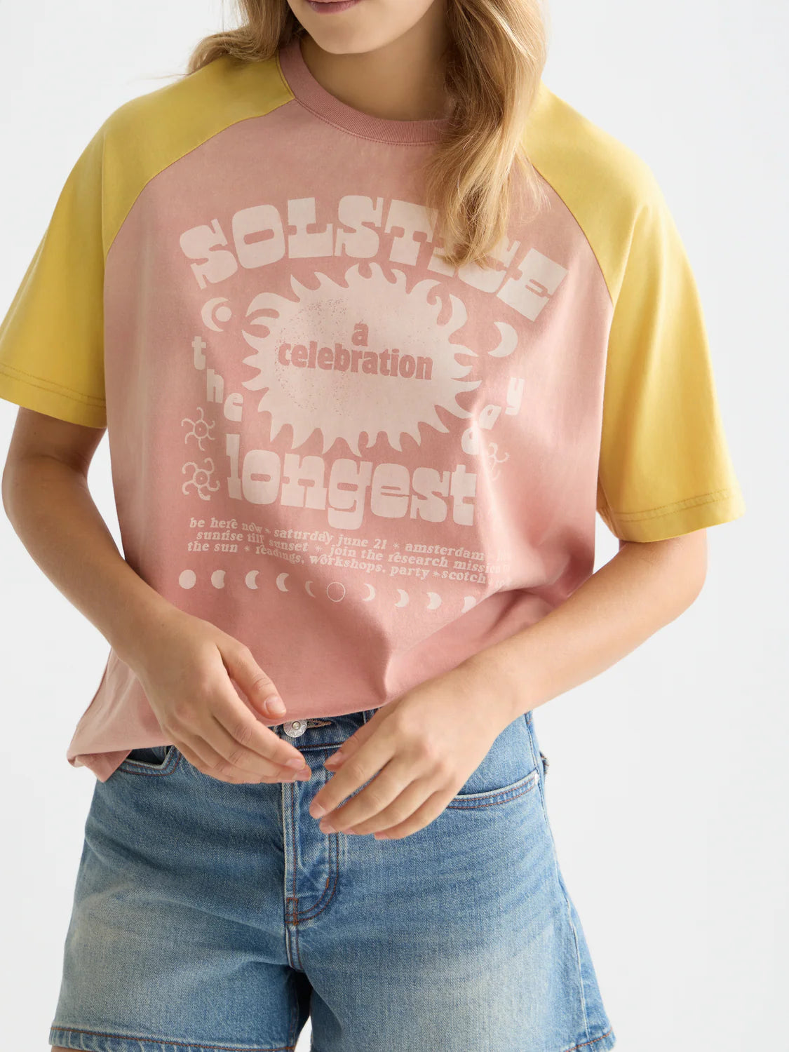 RAGLAN ARTWORK LOOSE T-SHIRT CANYON CLAY | SCOTCH & SODA