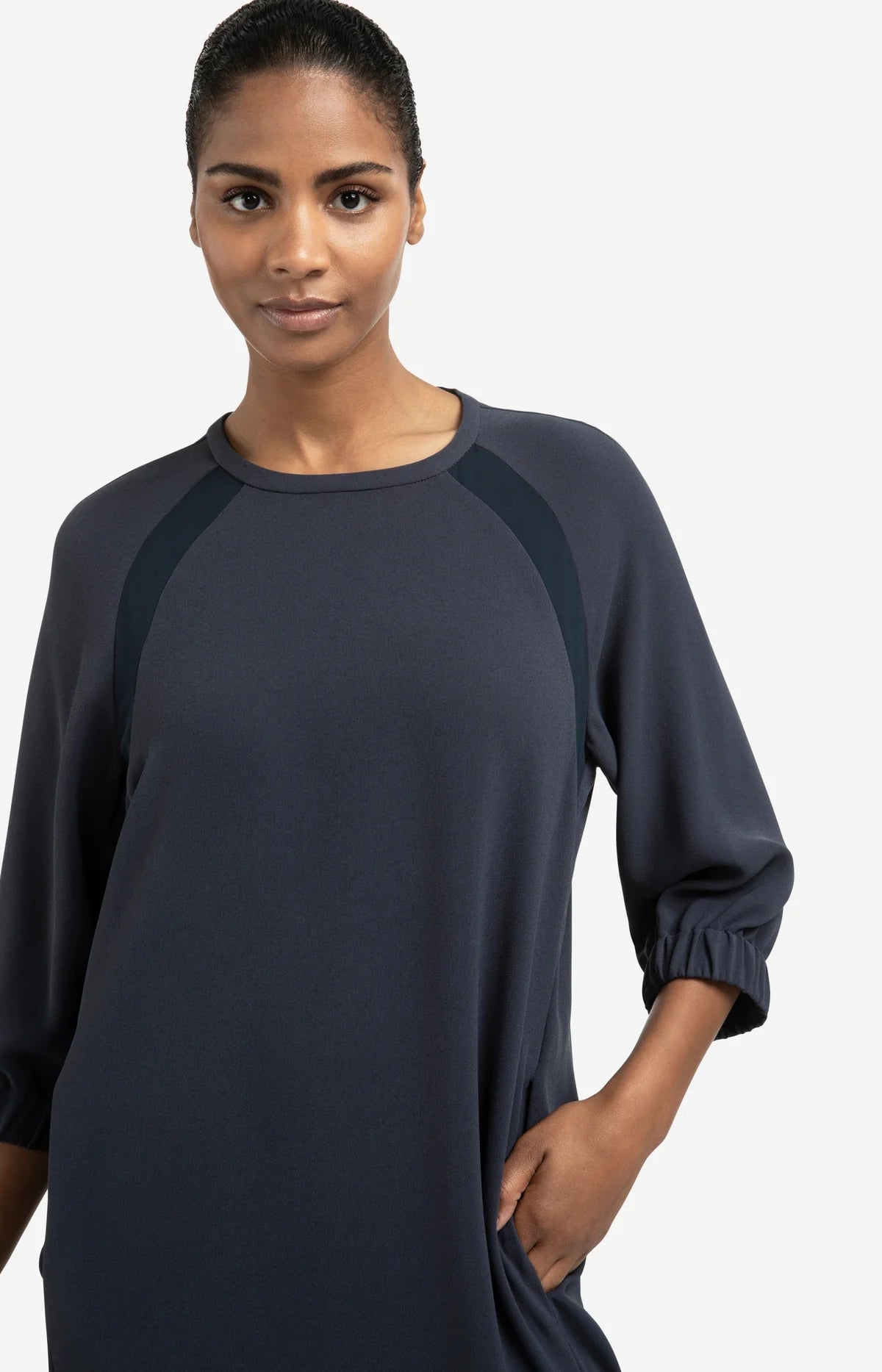 RAGLAN JURK MET RONDE HALS EN SCHOUDERINZET | YAYA