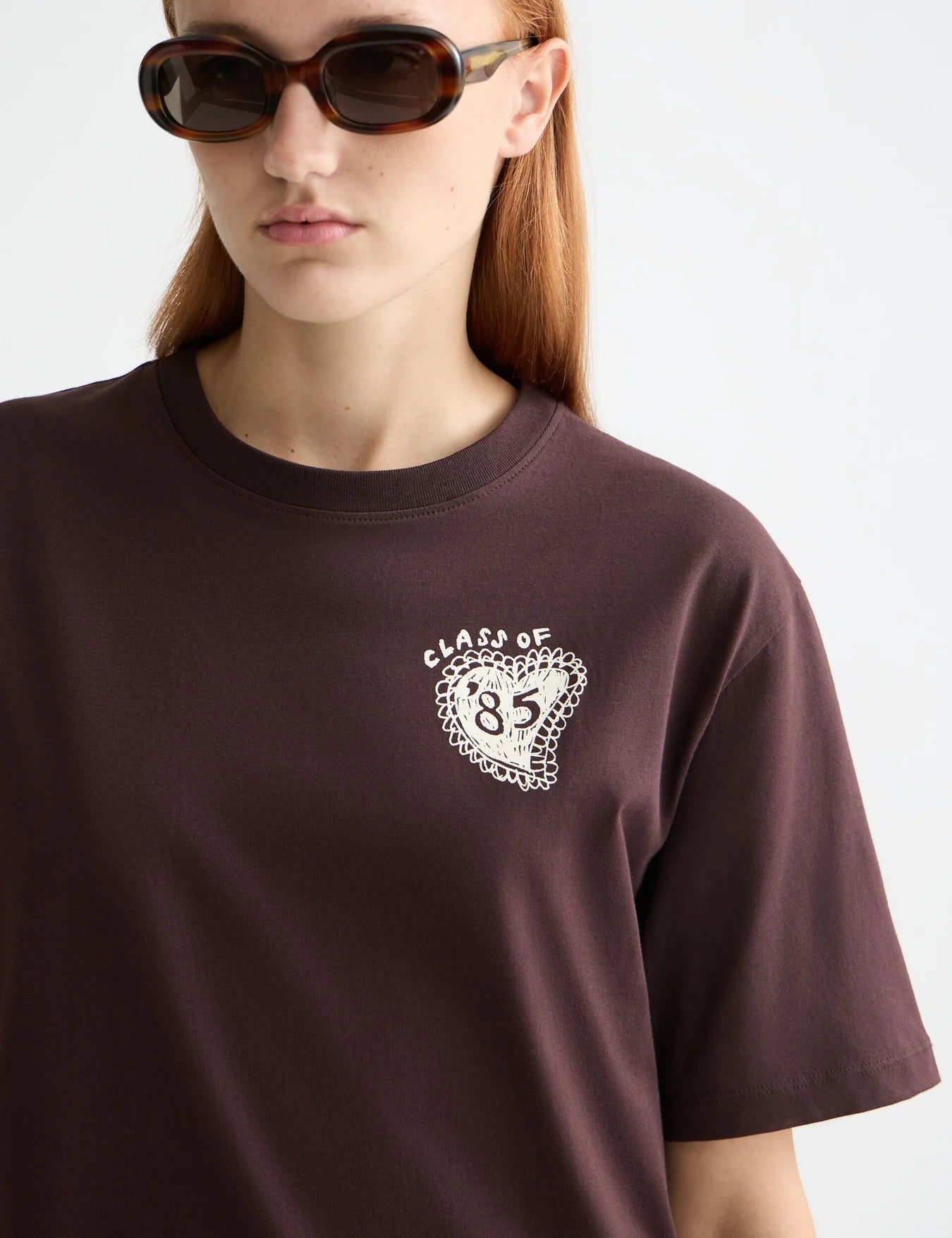ARTWORK LOOSE FIT T-SHIRT CHOCOLATE PLUM | SCOTCH & SODA