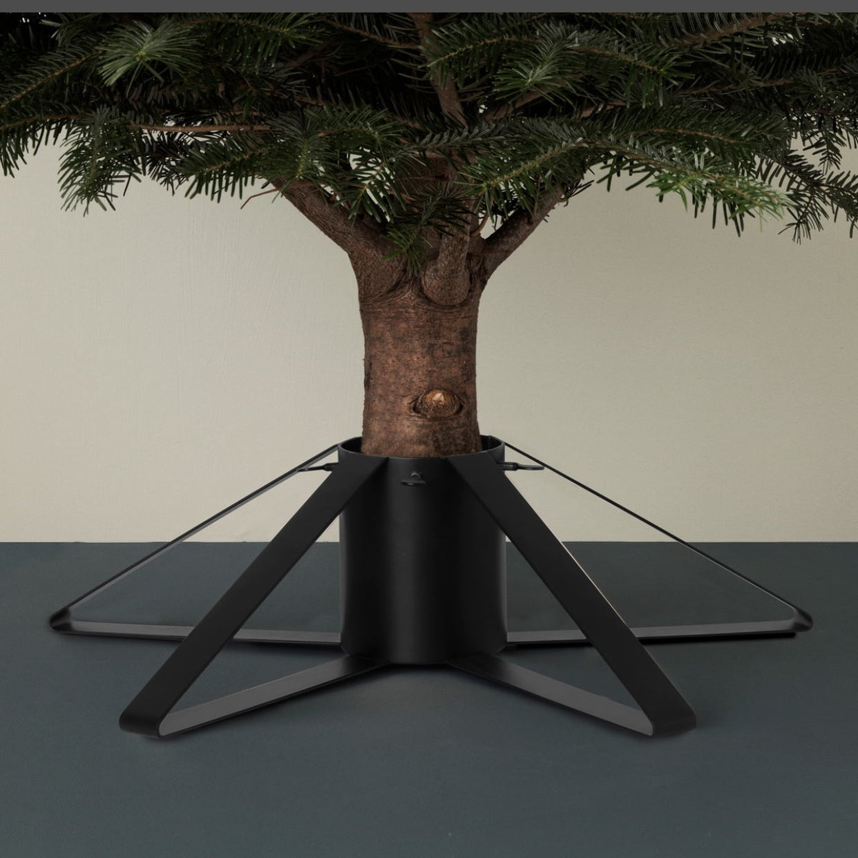 KERSTBOOMSTANDAARD | FERM LIVING